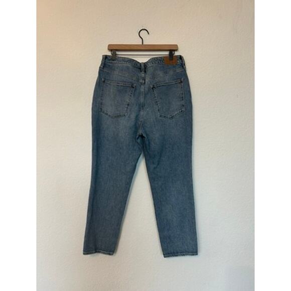 Madewell The Curvy Perfect Vintage Jean in Heathcote Wash - Picture 5 of 7